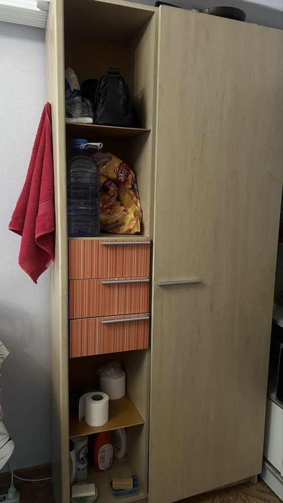 Шкафы     продам      за       3000.     все  Абиш Кекилбайулы 129/2