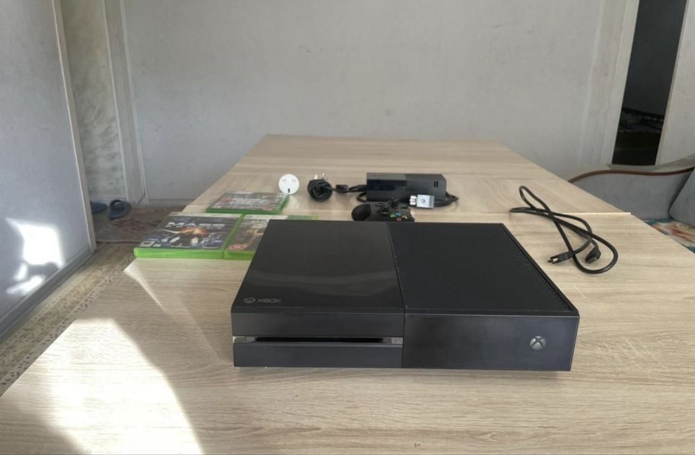 Продаю Xbox One Fat 512 с играми