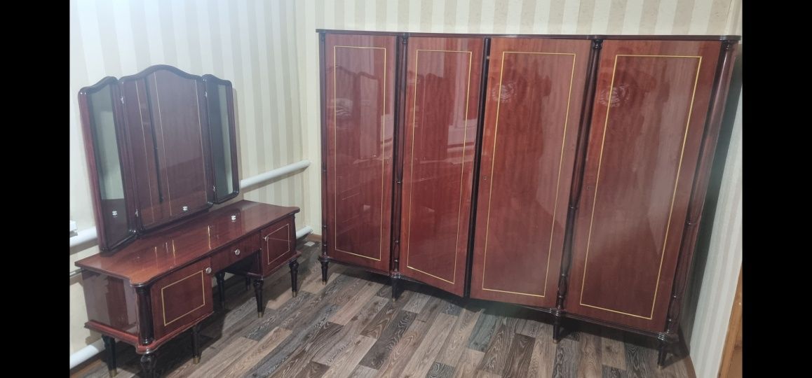 Спальний гарнитур
