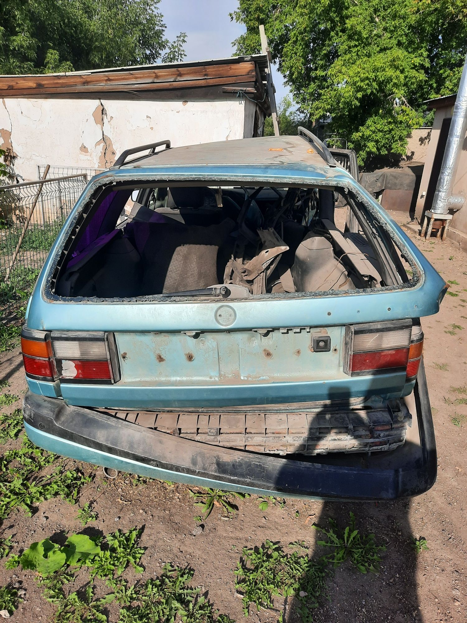 Продаю аварийный пассат б3