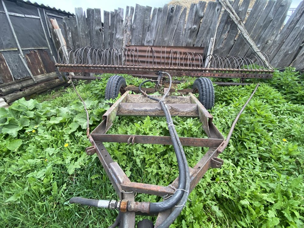 Продаю Т40 трактор ,две тележки,косилка,грабли,