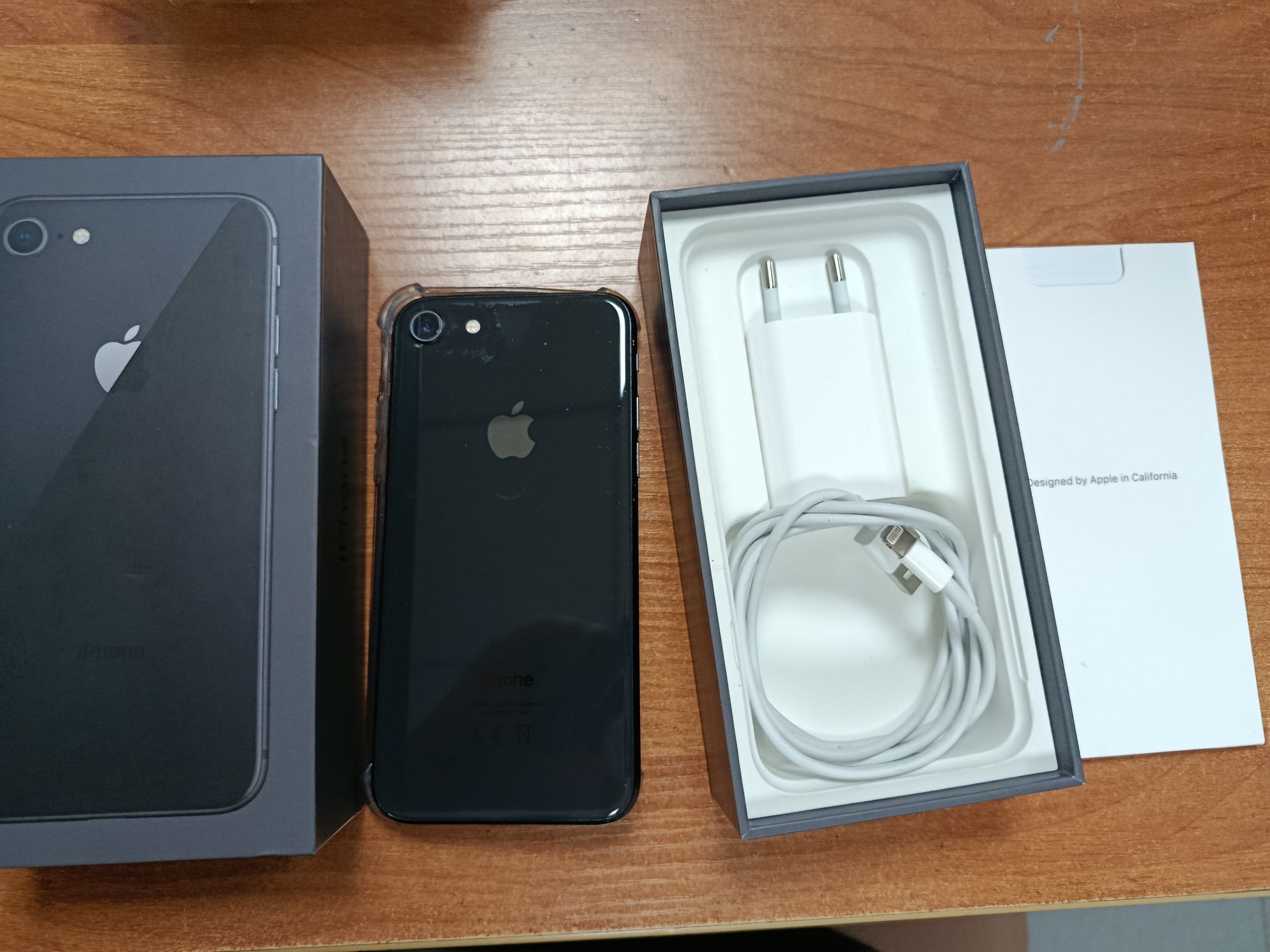 Продам оригинал Iphone 8 64gb