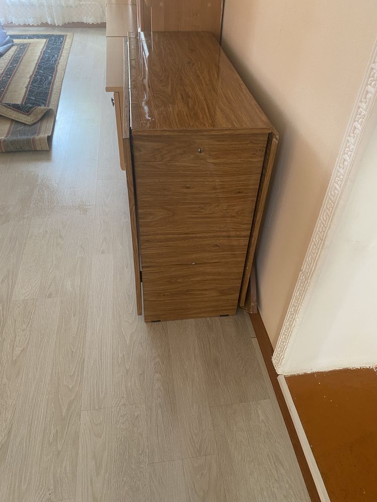 Продается стол книжка