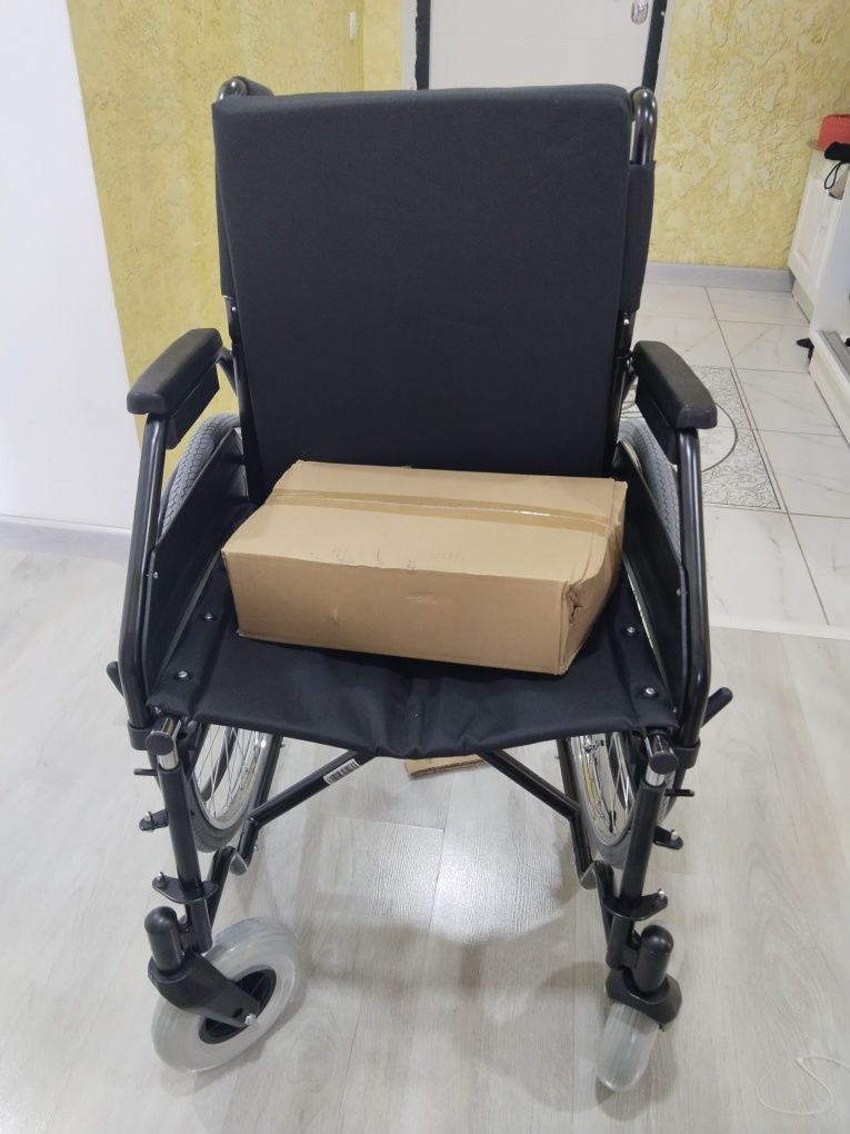 Продам инвалидную коляску