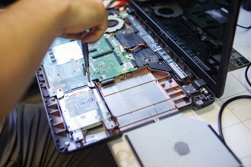 Ремонт Ноутбуков макбук MacBook win 10 11 чистка пыли гарантия