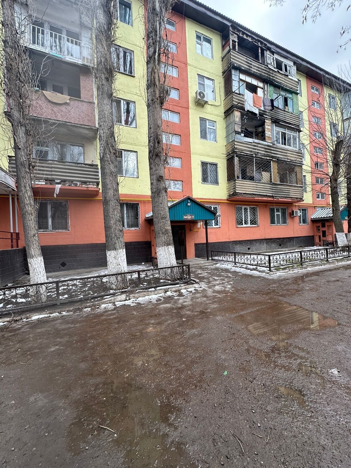 СРОЧНО  1 комн  4 мкр 2 этаж не угловая солнечная сторона
