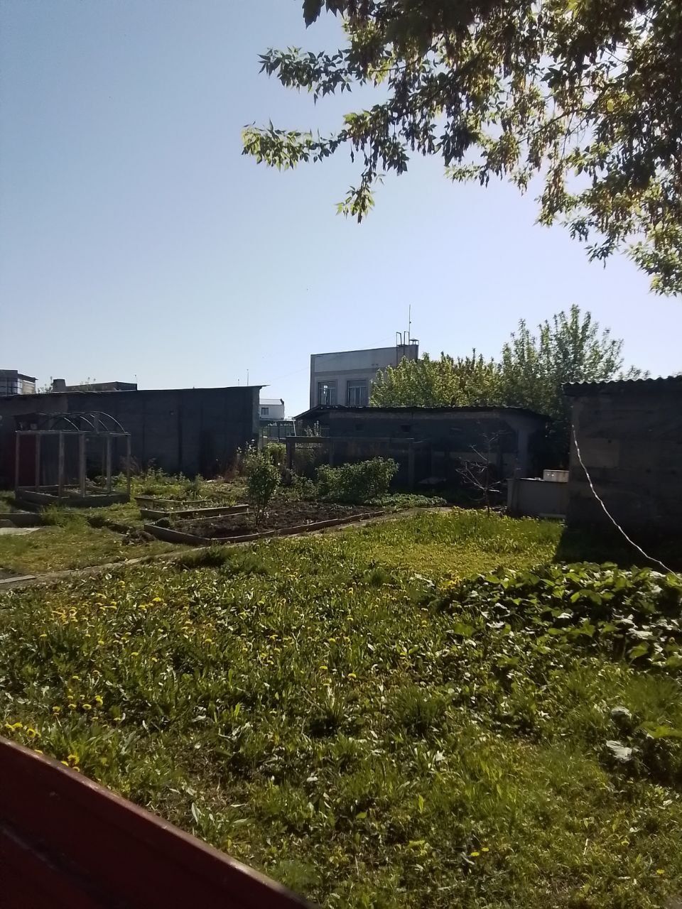 Срочно !  Продам участок земли в районе старого аэропорта