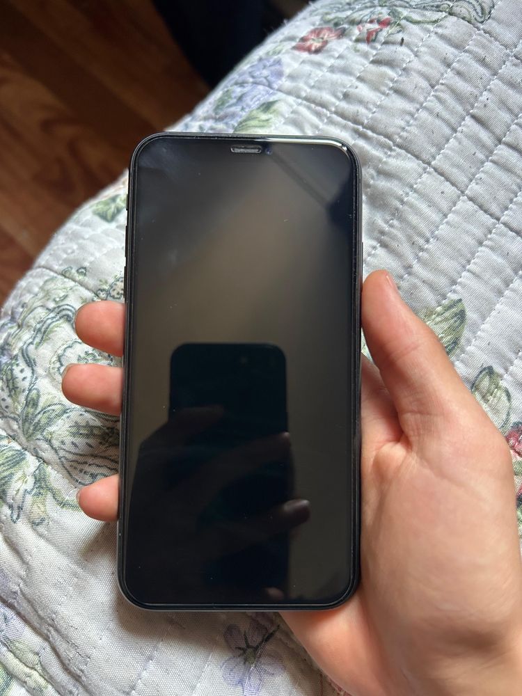 iphone 11 128/79%