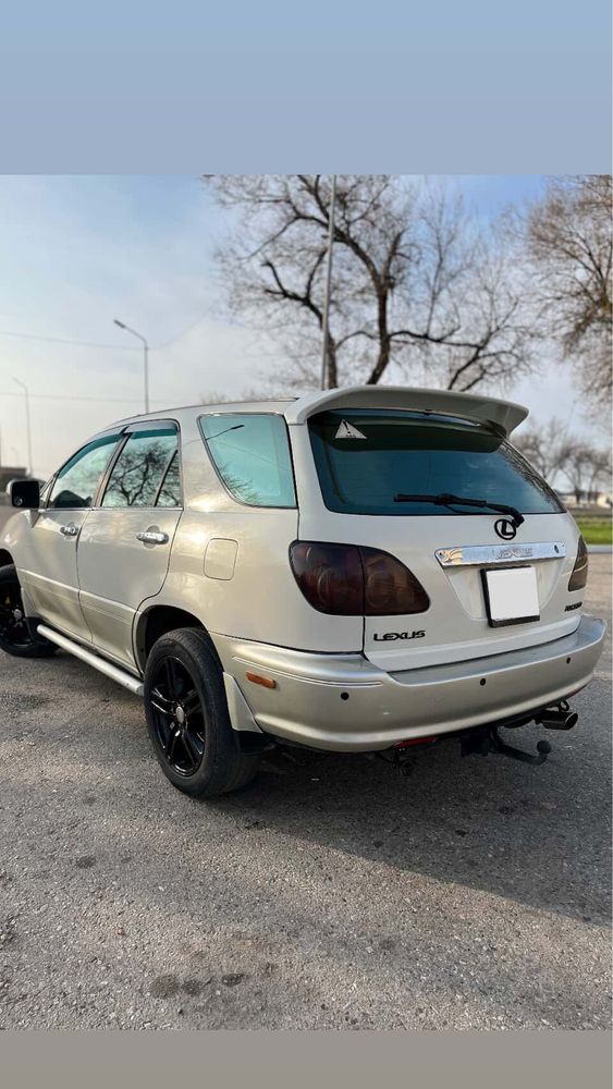 Продается авто Lexus RX 300