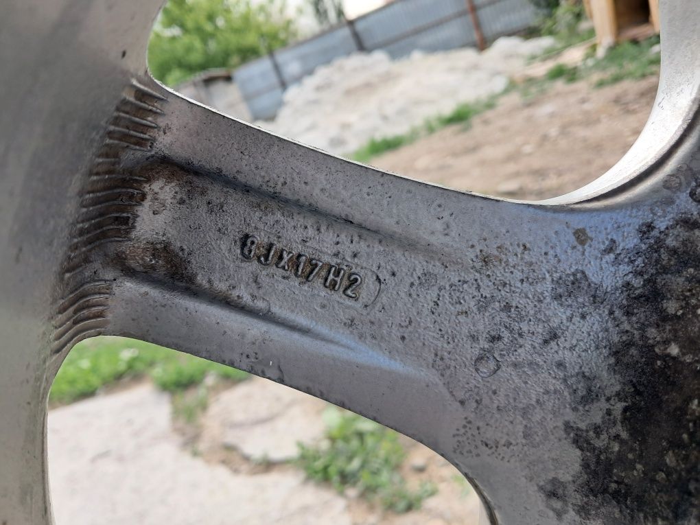 Продам титановые диски всесезонка, бу 4 шт 17