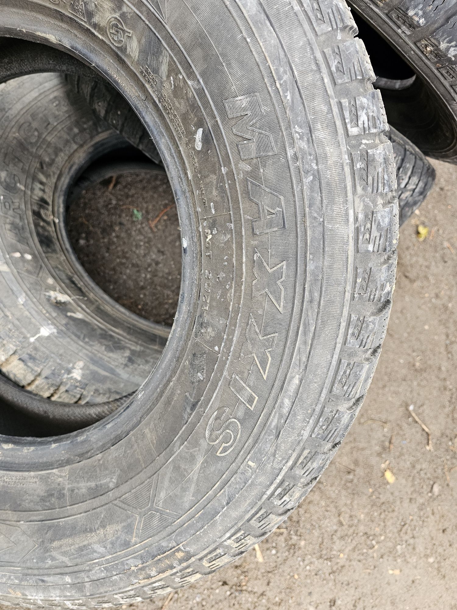 Продам шины  235.75.R15