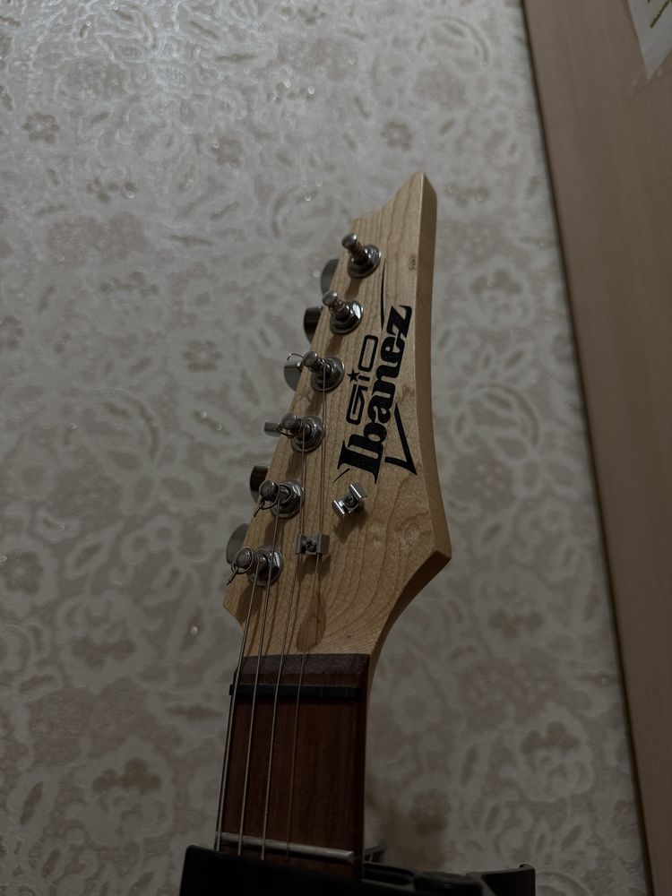 Продаю электрогитара Ibanez GRX 40 + комбоусилитель +все нужные вещи