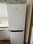 Продаётся холодильник Indesit