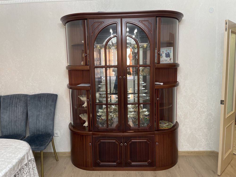 Продам сервант для гостиной