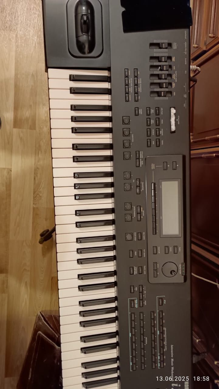 Синтезатор Korg i3