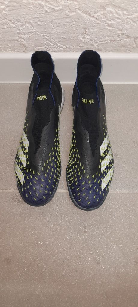 СОРОКОНОЖКИ Adidas Predator