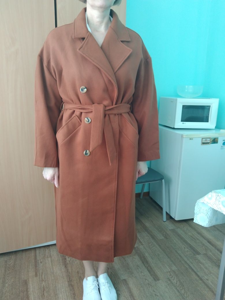 Пальто-демисезонное.