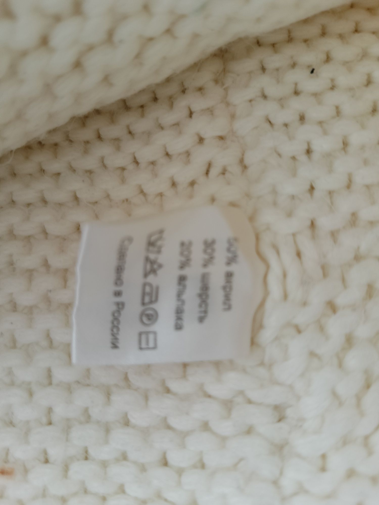 Продам зимние шапки женские