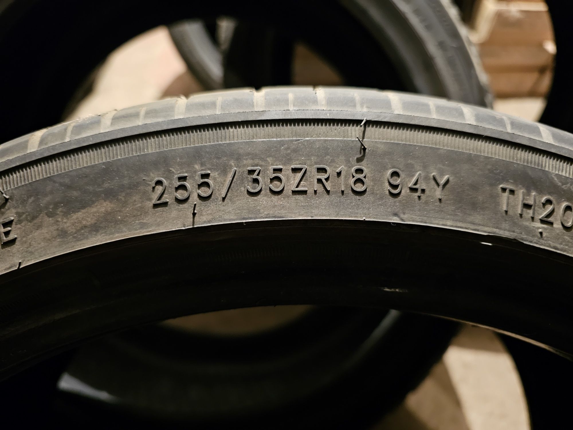 Продам один баллон R18 255/35