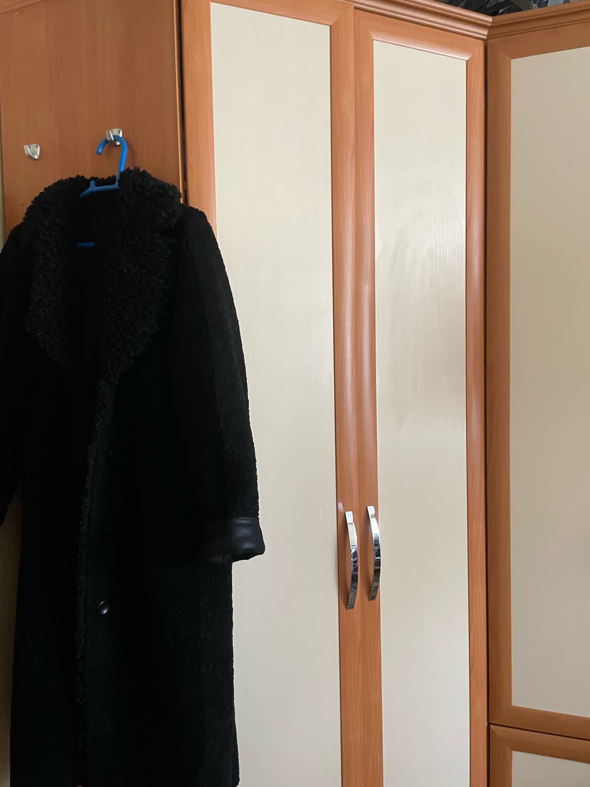 Продам Шкаф угловой
