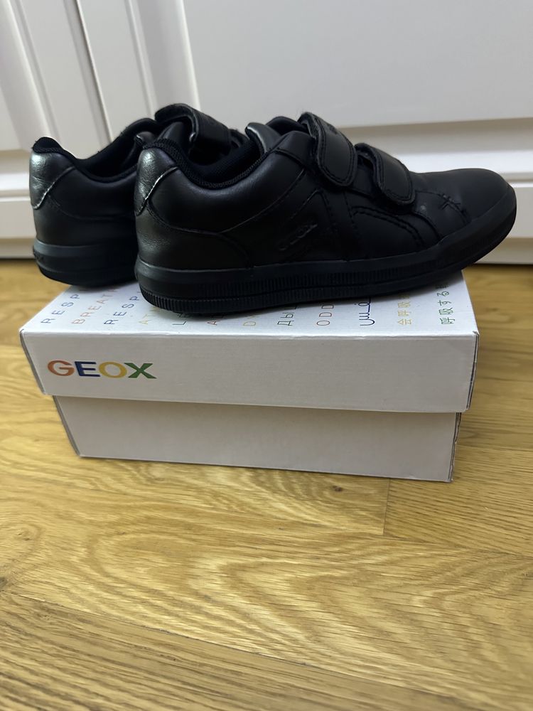 Продается детская обувь от Geox