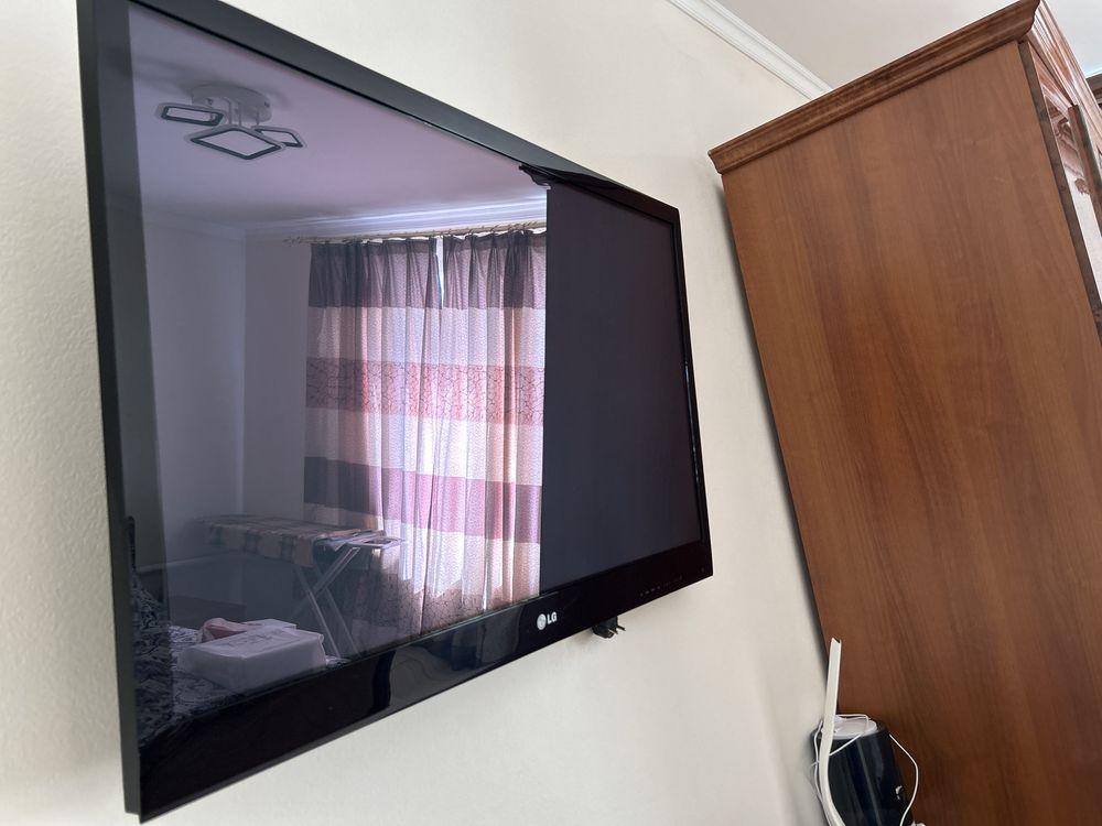 Продам телевизор лед фирмы LG