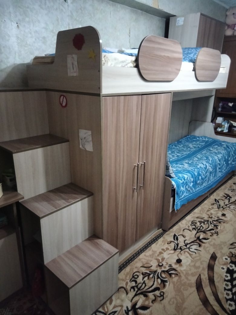 Продам двухъярусную кровать