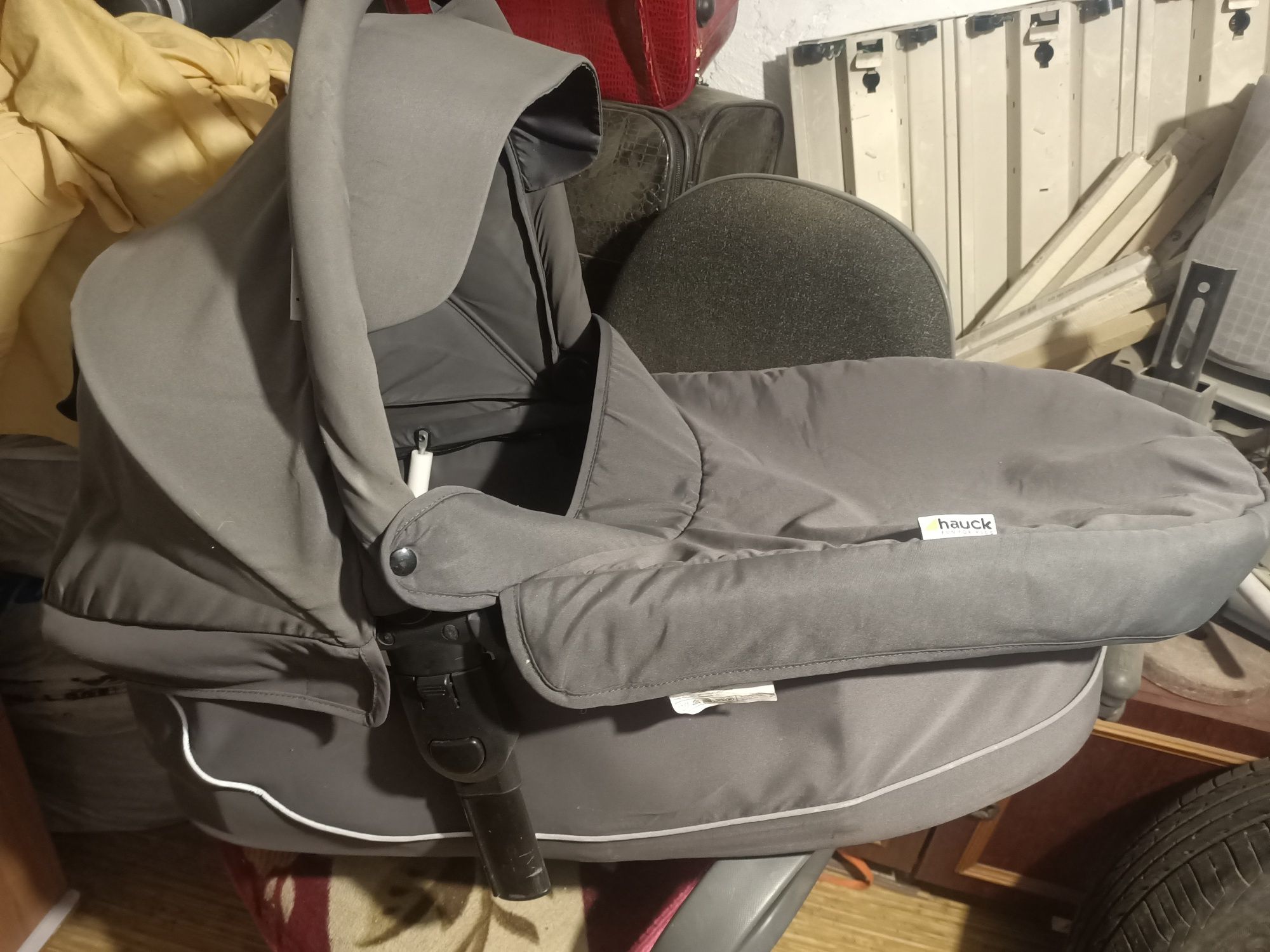 Продам коляску 3 в 1