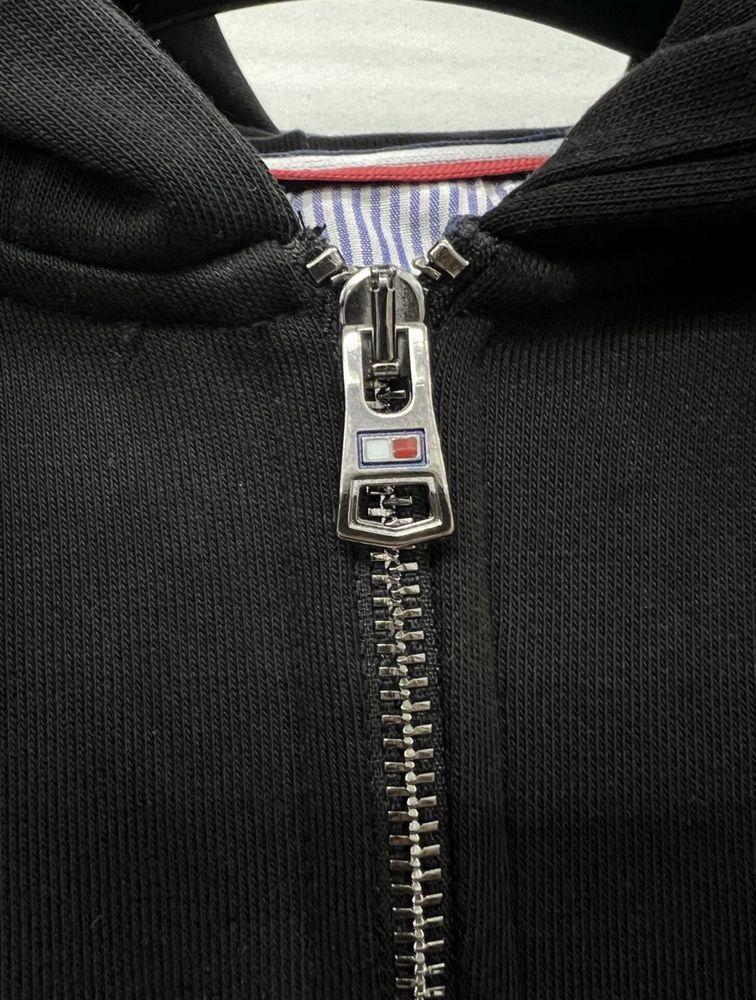 Продается оригинальная кофта Tommy Hilfiger
