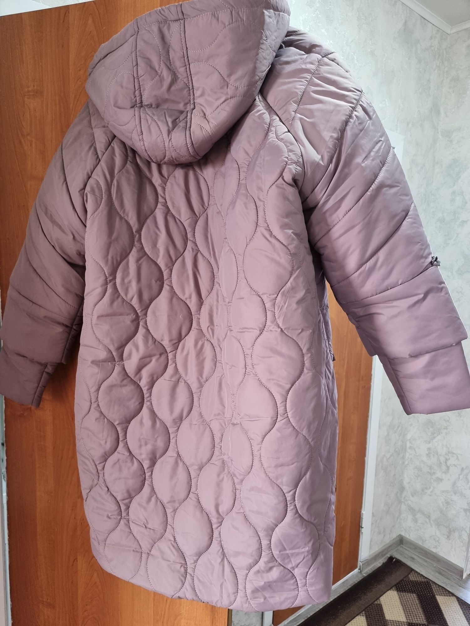 Продам весению женскую куртку