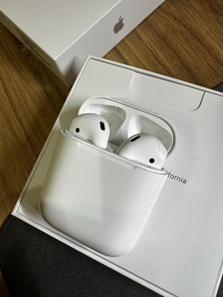 Наушники Apple AirPods 2-го поколения