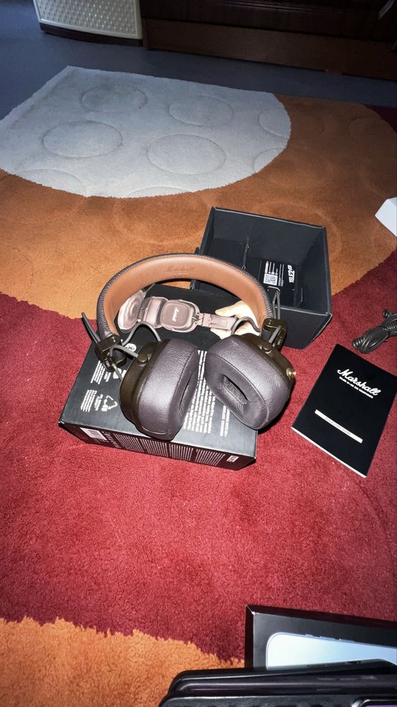 Продам оригинал наушники Marshall 4