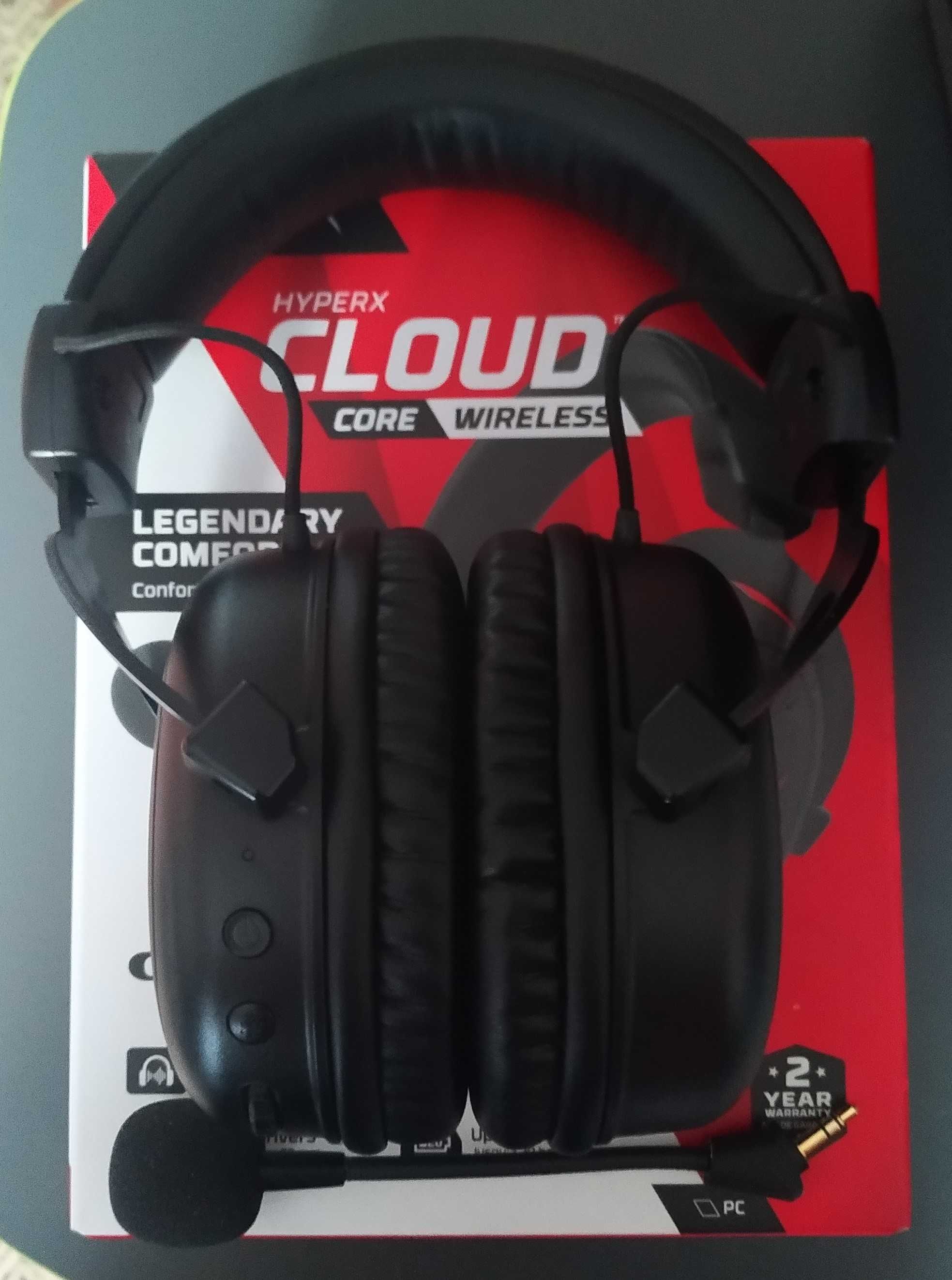 Беспроводные игровые наушники "HyperX Cloud Core Wireless".