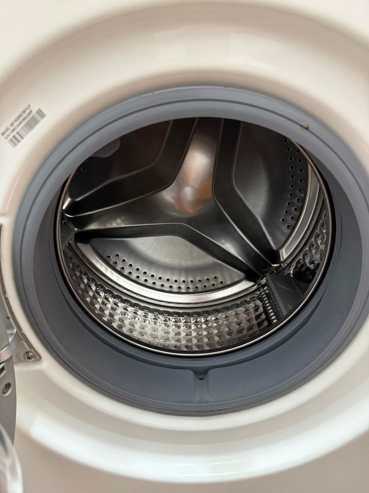 Продам стиральную машину Samsung WF1600WCW EcoBubble 6кг.