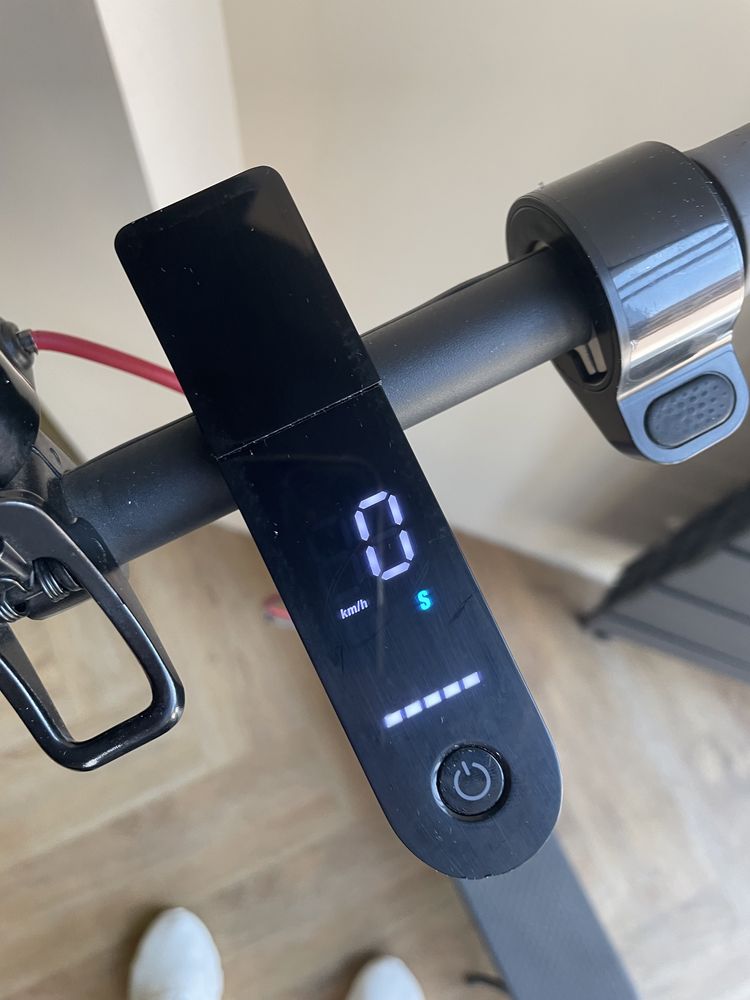 Продаю электросамокат Xiaomi m365 1S