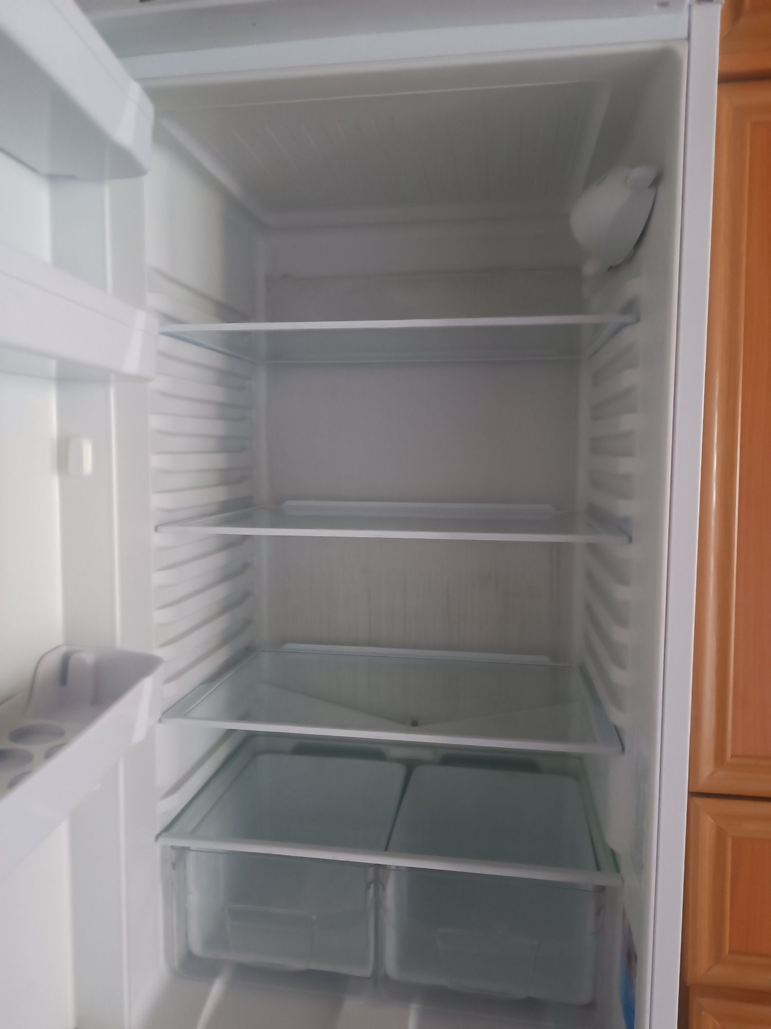 Продам холодильник