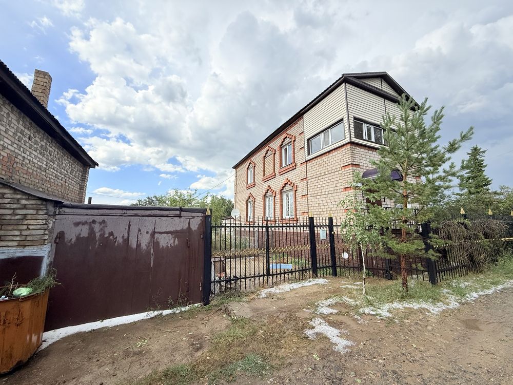 Продаем дом с гаражом
