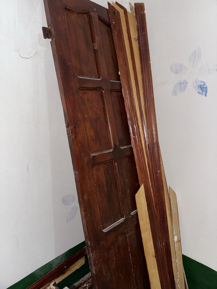 Продам межкомнатные и входную дверь