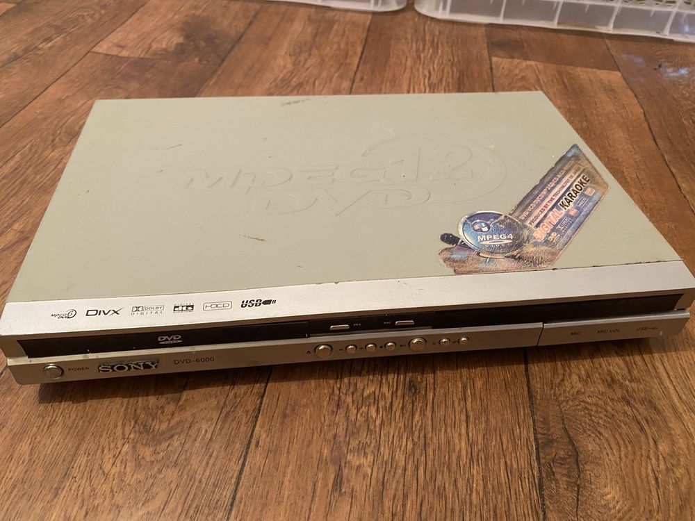 Телефон Panasonic и DVD-плеер Sony