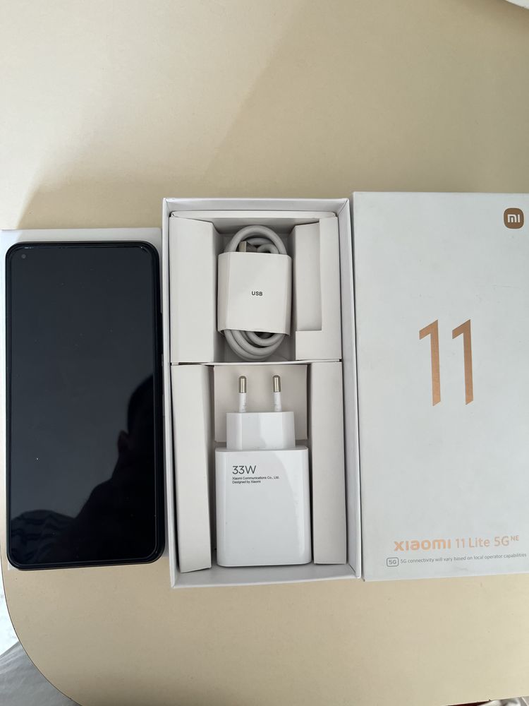 Xiaomi 11 lite почти новый