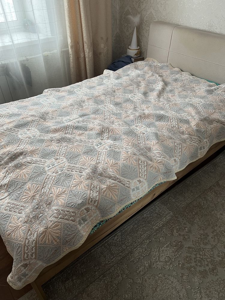 Продам кровать деревянную с матрасом