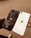 Iphone se 2 очлично состоян
