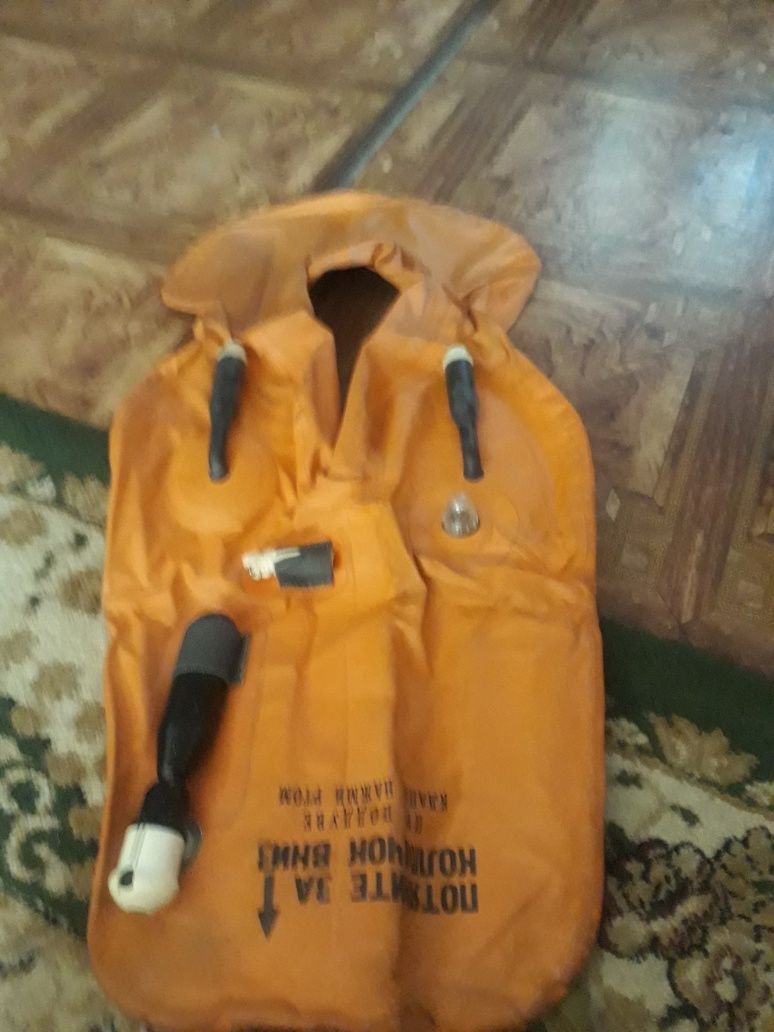 Продам спасательный жилет