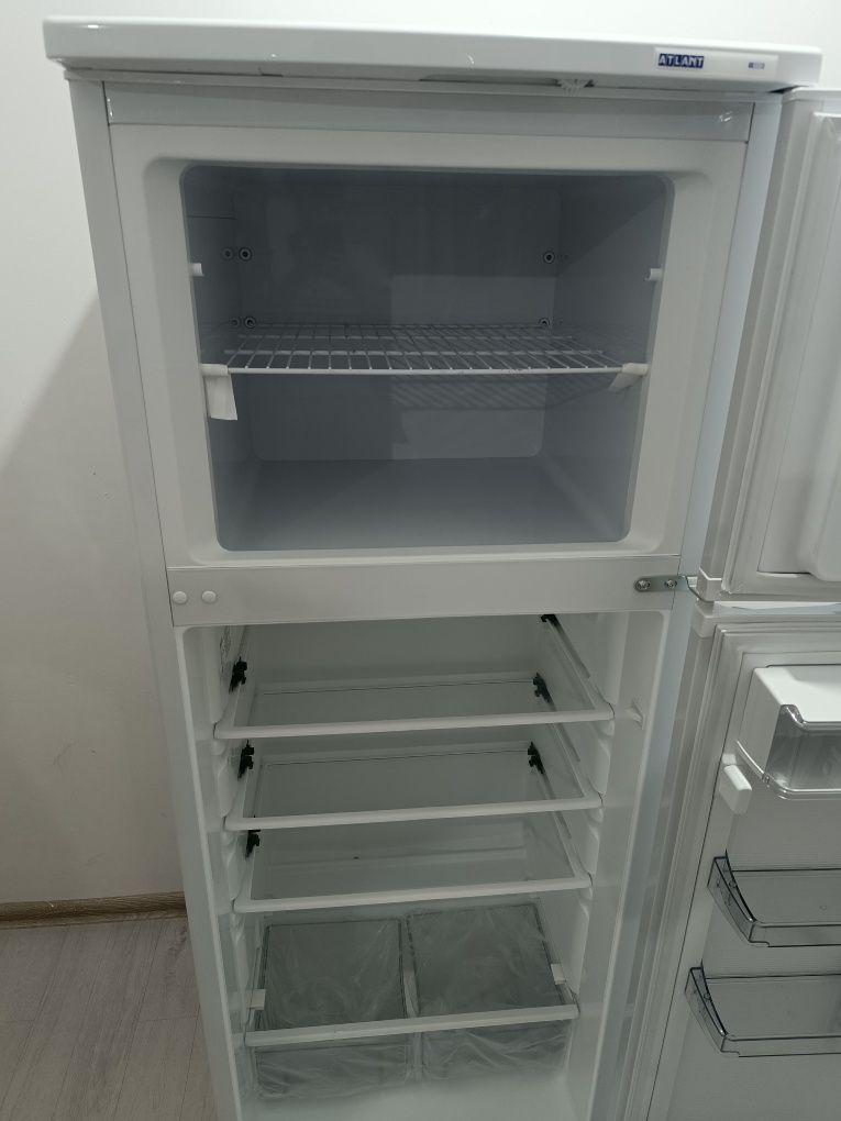 Продается новый холодильник "Atlant"