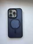 iPhone 15 Pro с документами
