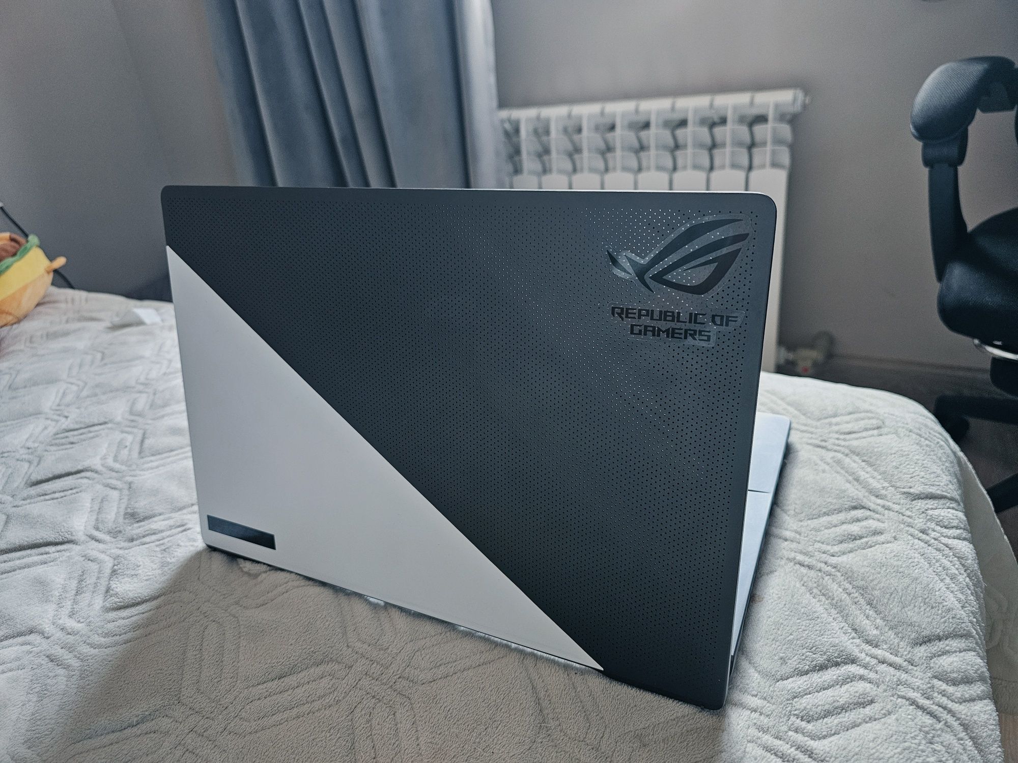 Asus Rog zephyrus g16 rtx4070 32gb i7 13th