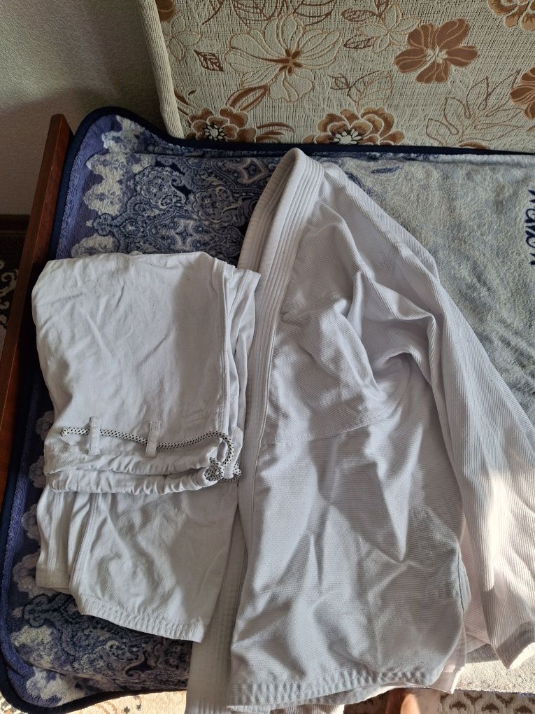 Продаю кимоно (ги) для бразильского джиу-джитсу.