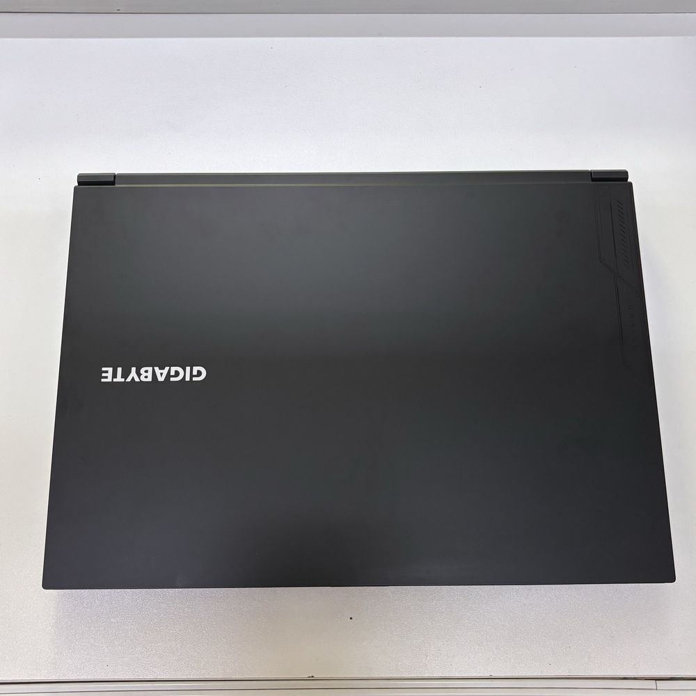 Продам новый ноутбук Gigabyte в идеальном состоянии