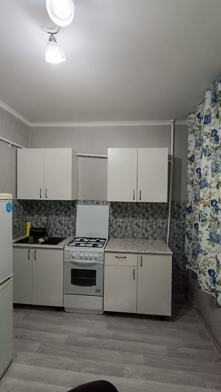 Сдам 1 комнатную квартиру.На 1 этаже .