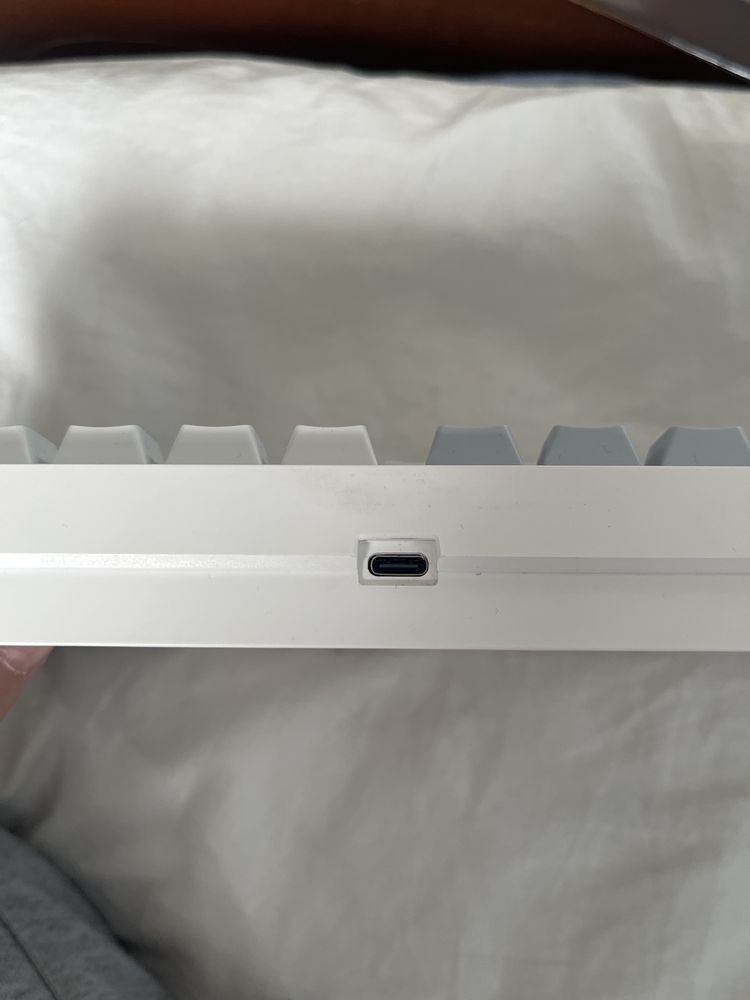 Aula f75 с новым поколением с экранчиком без коробки